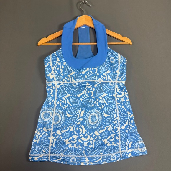lululemon athletica Tops - Lululemon Scoop Neck Tank Top Womens Size 6 Blue White Floral Built In Bra